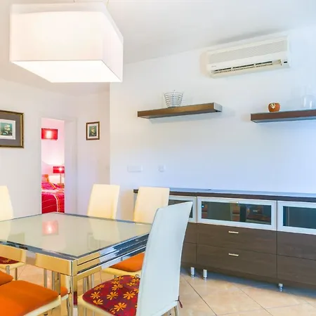 Ivana 3.5 מדולין